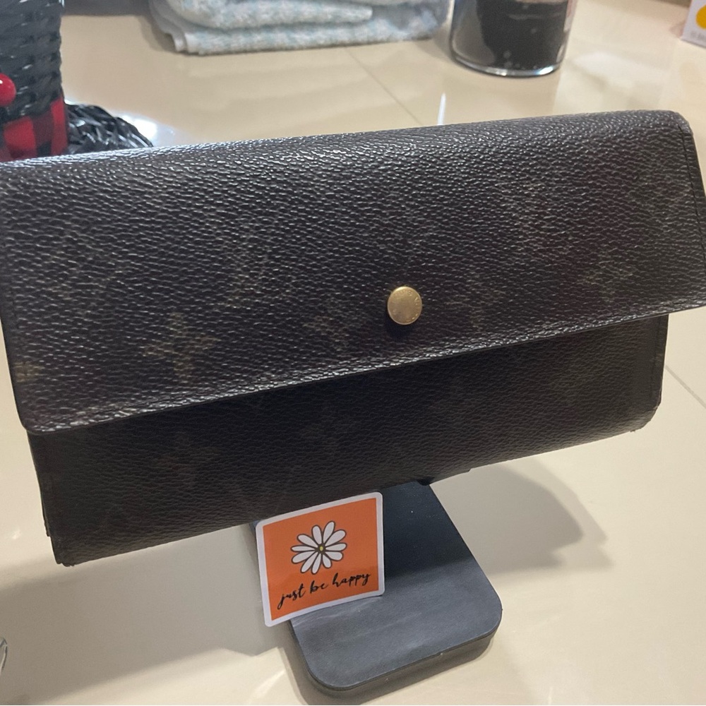 Louis Vuitton Sarah Wallet has COA  and a dust cover.🌟 - Picture 12 of 14